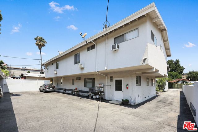 11130 Huston Street, North Hollywood, CA 91601