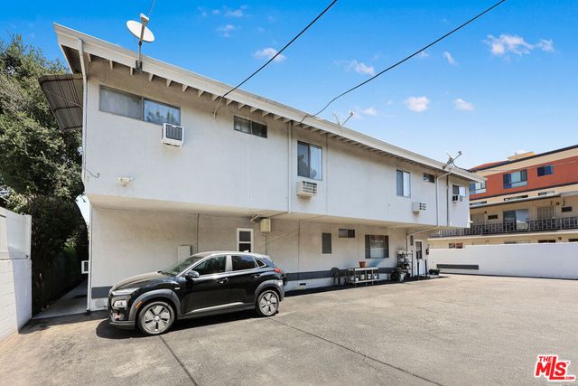 11130 Huston Street, North Hollywood, CA 91601