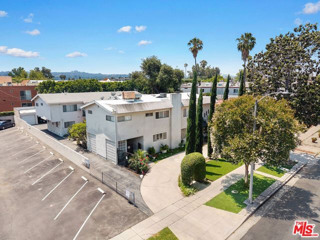 11130 Huston Street, North Hollywood, CA 91601