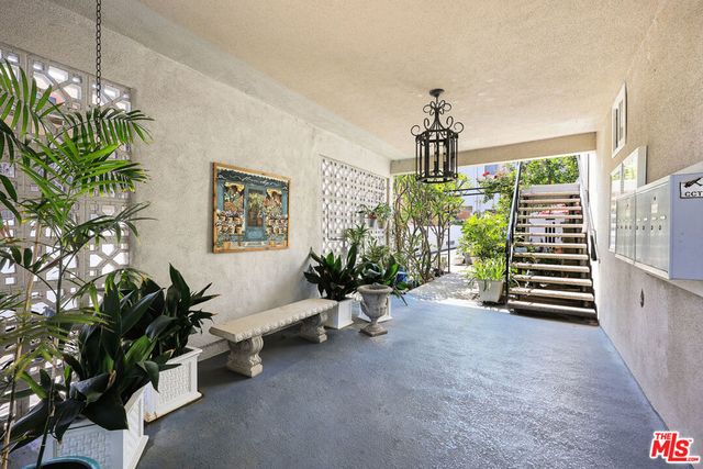 11130 Huston Street, North Hollywood, CA 91601