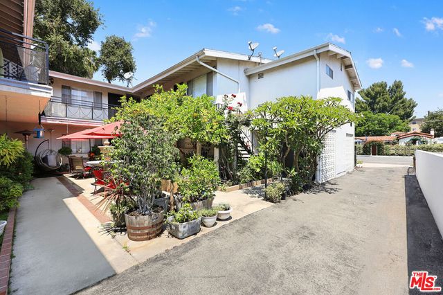 11130 Huston Street, North Hollywood, CA 91601