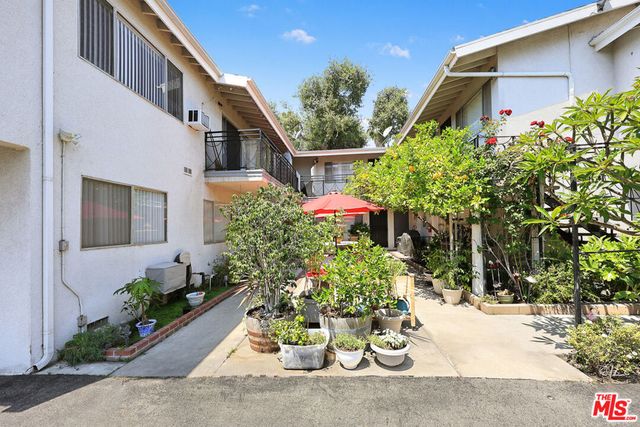 11130 Huston Street, North Hollywood, CA 91601