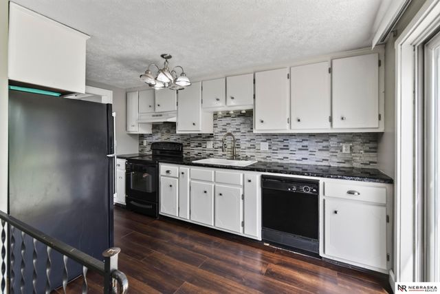 4557 Seward, Omaha, NE 68104