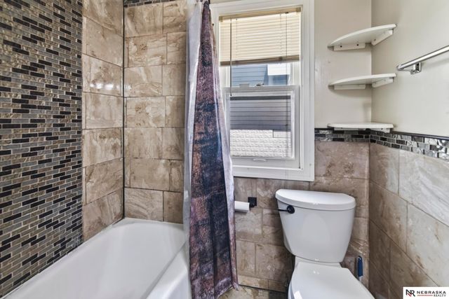 4557 Seward, Omaha, NE 68104