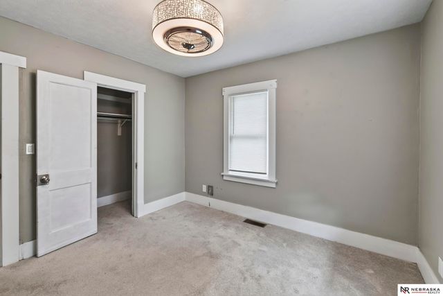 4557 Seward, Omaha, NE 68104
