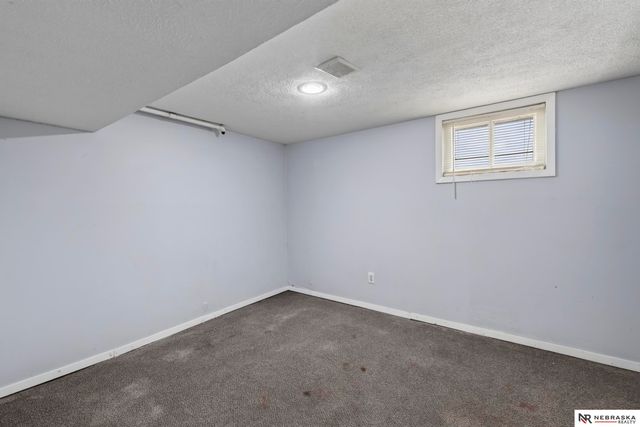 4557 Seward, Omaha, NE 68104