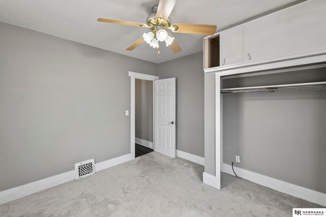 4557 Seward, Omaha, NE 68104