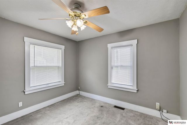 4557 Seward, Omaha, NE 68104