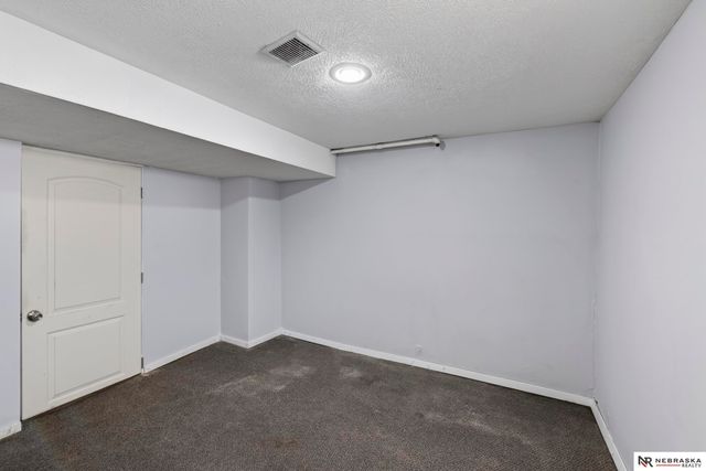 4557 Seward, Omaha, NE 68104