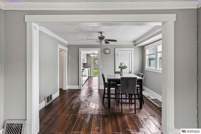 4557 Seward, Omaha, NE 68104