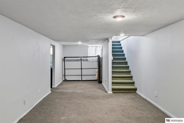 4557 Seward, Omaha, NE 68104