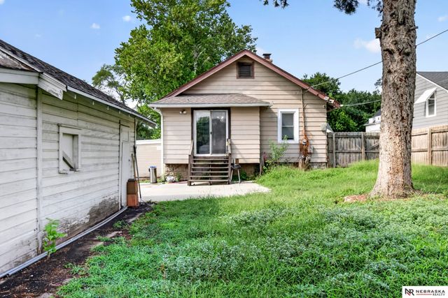 4557 Seward, Omaha, NE 68104