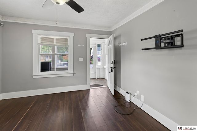 4557 Seward, Omaha, NE 68104