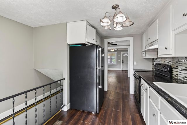 4557 Seward, Omaha, NE 68104