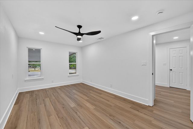 1607 Laura Road, River Oaks, TX 76114