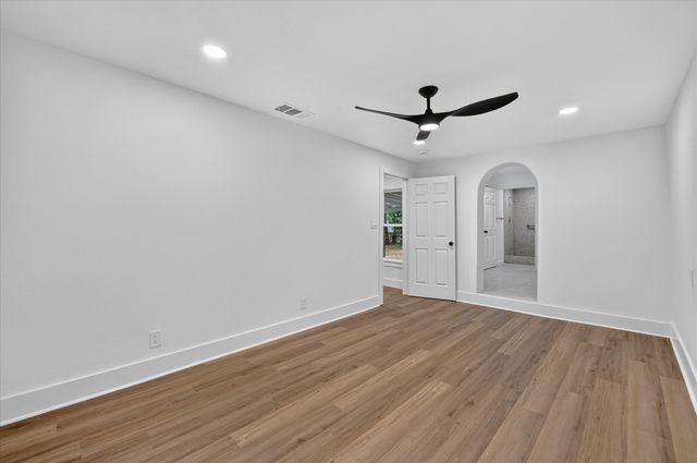 1607 Laura Road, River Oaks, TX 76114