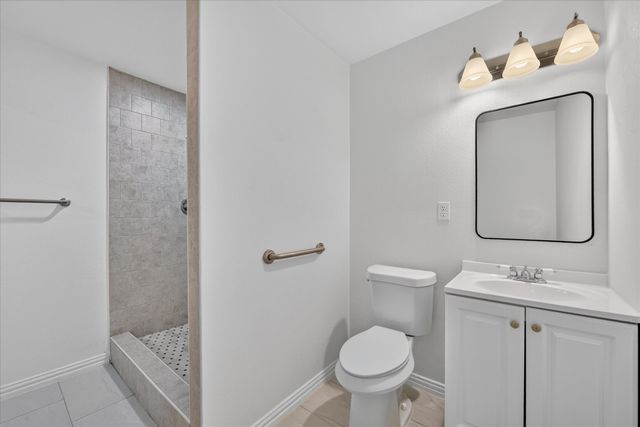 1607 Laura Road, River Oaks, TX 76114