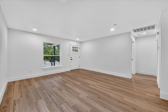 1607 Laura Road, River Oaks, TX 76114