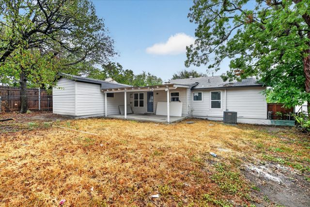 1607 Laura Road, River Oaks, TX 76114