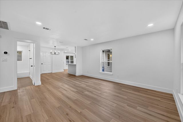 1607 Laura Road, River Oaks, TX 76114