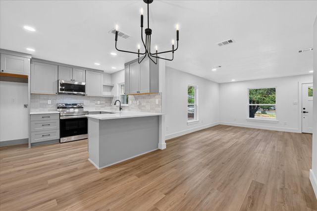 1607 Laura Road, River Oaks, TX 76114