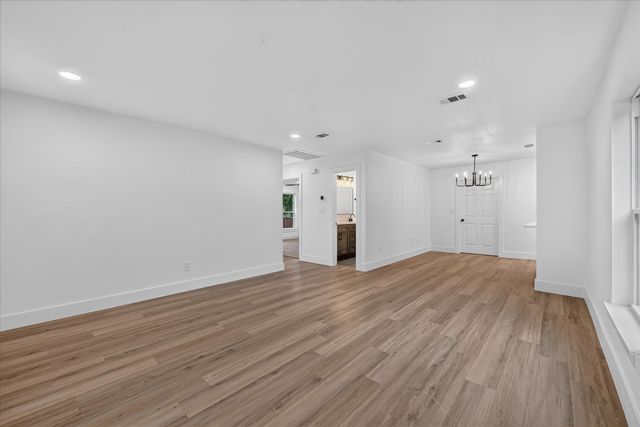 1607 Laura Road, River Oaks, TX 76114