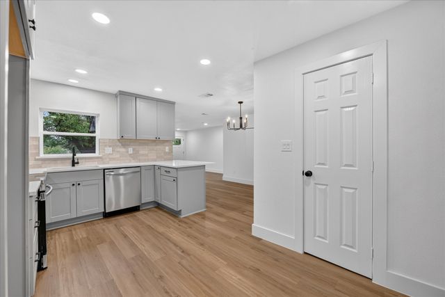 1607 Laura Road, River Oaks, TX 76114