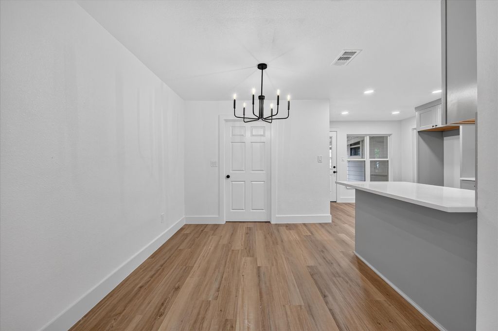 1607 Laura Road, River Oaks, TX 76114 — photo 4