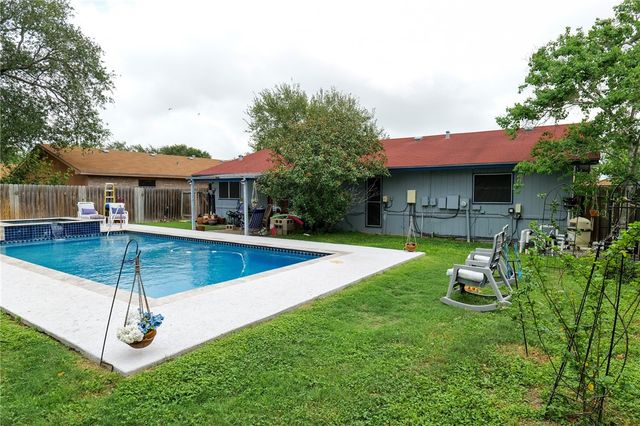 1817 Volga Dr, Corpus Christi, TX 78412