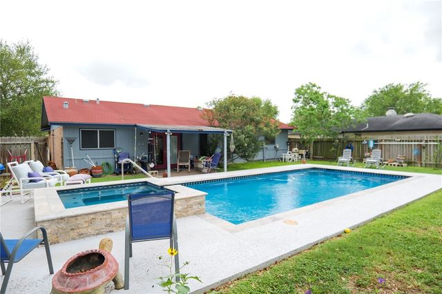 1817 Volga Dr, Corpus Christi, TX 78412