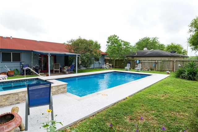1817 Volga Dr, Corpus Christi, TX 78412