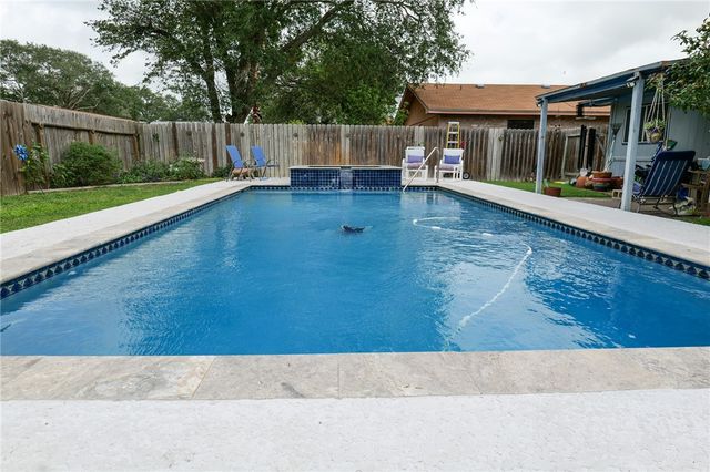 1817 Volga Dr, Corpus Christi, TX 78412