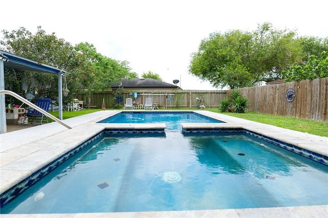 1817 Volga Dr, Corpus Christi, TX 78412