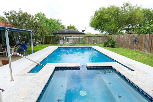1817 Volga Dr, Corpus Christi, TX 78412
