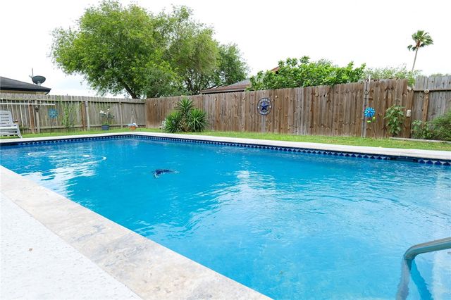 1817 Volga Dr, Corpus Christi, TX 78412
