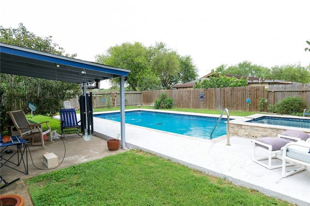 1817 Volga Dr, Corpus Christi, TX 78412