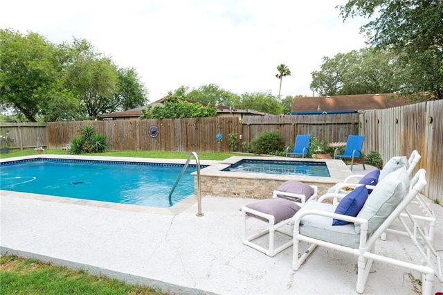 1817 Volga Dr, Corpus Christi, TX 78412