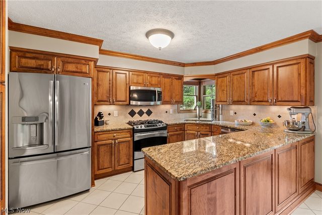 19874 Echo Drive, Strongsville, OH 44149