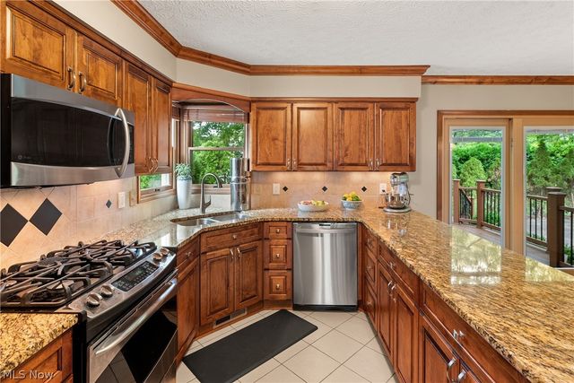19874 Echo Drive, Strongsville, OH 44149