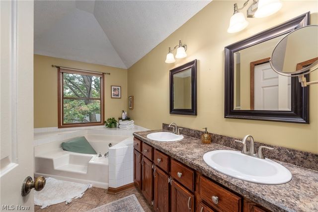 19874 Echo Drive, Strongsville, OH 44149