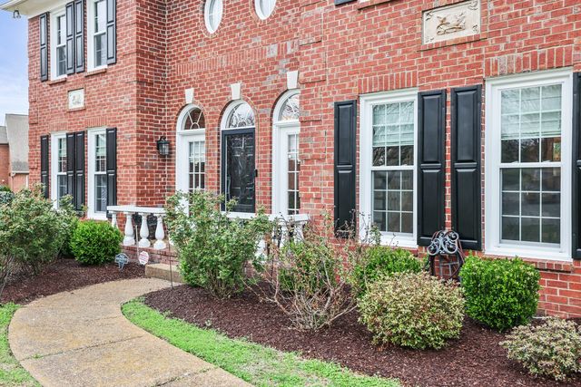 1813 Clinch Pl, Old Hickory, TN 37138