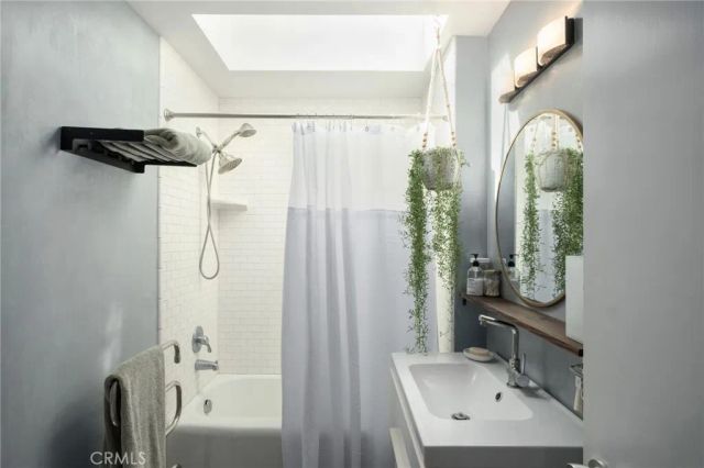 1264 W Celeste, Fresno, CA 93711