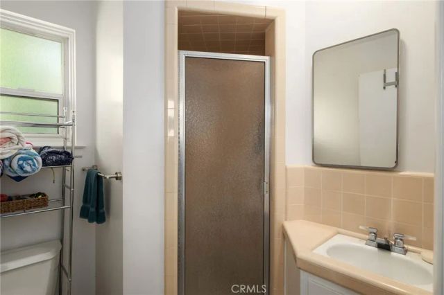 1264 W Celeste, Fresno, CA 93711