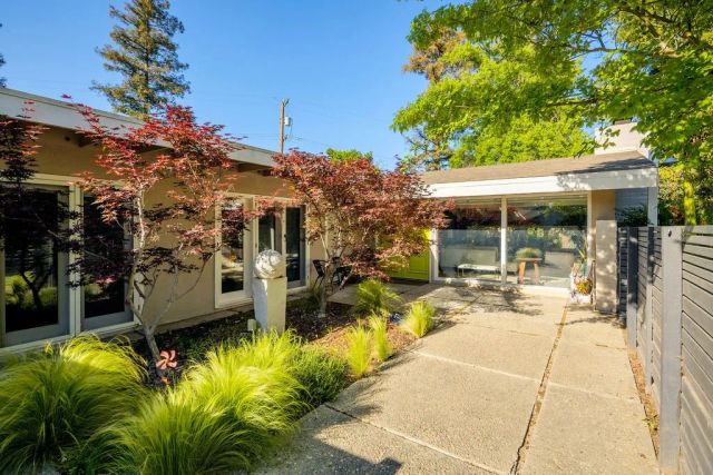 1264 W Celeste, Fresno, CA 93711