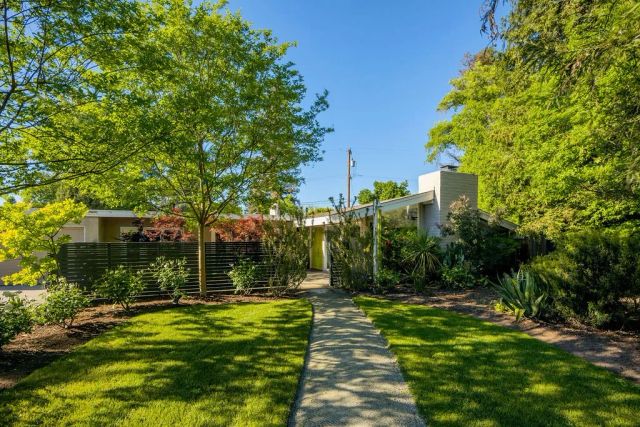 1264 W Celeste, Fresno, CA 93711