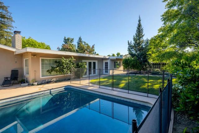 1264 W Celeste, Fresno, CA 93711