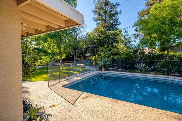 1264 W Celeste, Fresno, CA 93711