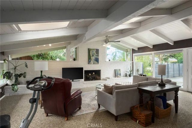 1264 W Celeste, Fresno, CA 93711