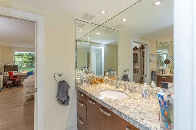 155 Ocean Lane Dr 201, Key Biscayne, FL 33149