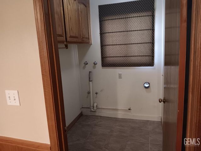5917 Burke Way, Bakersfield, CA 93309